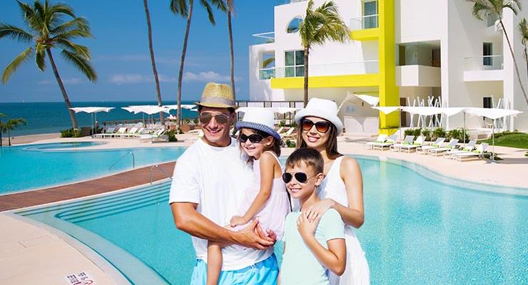 ¡EL INVIERNO SE DISFRUTA MÁS VIAJANDO! Krystal Grand® Puerto Vallarta ¡EL INVIERNO SE DISFRUTA MÁS VIAJANDO! Krystal Grand® Puerto Vallarta